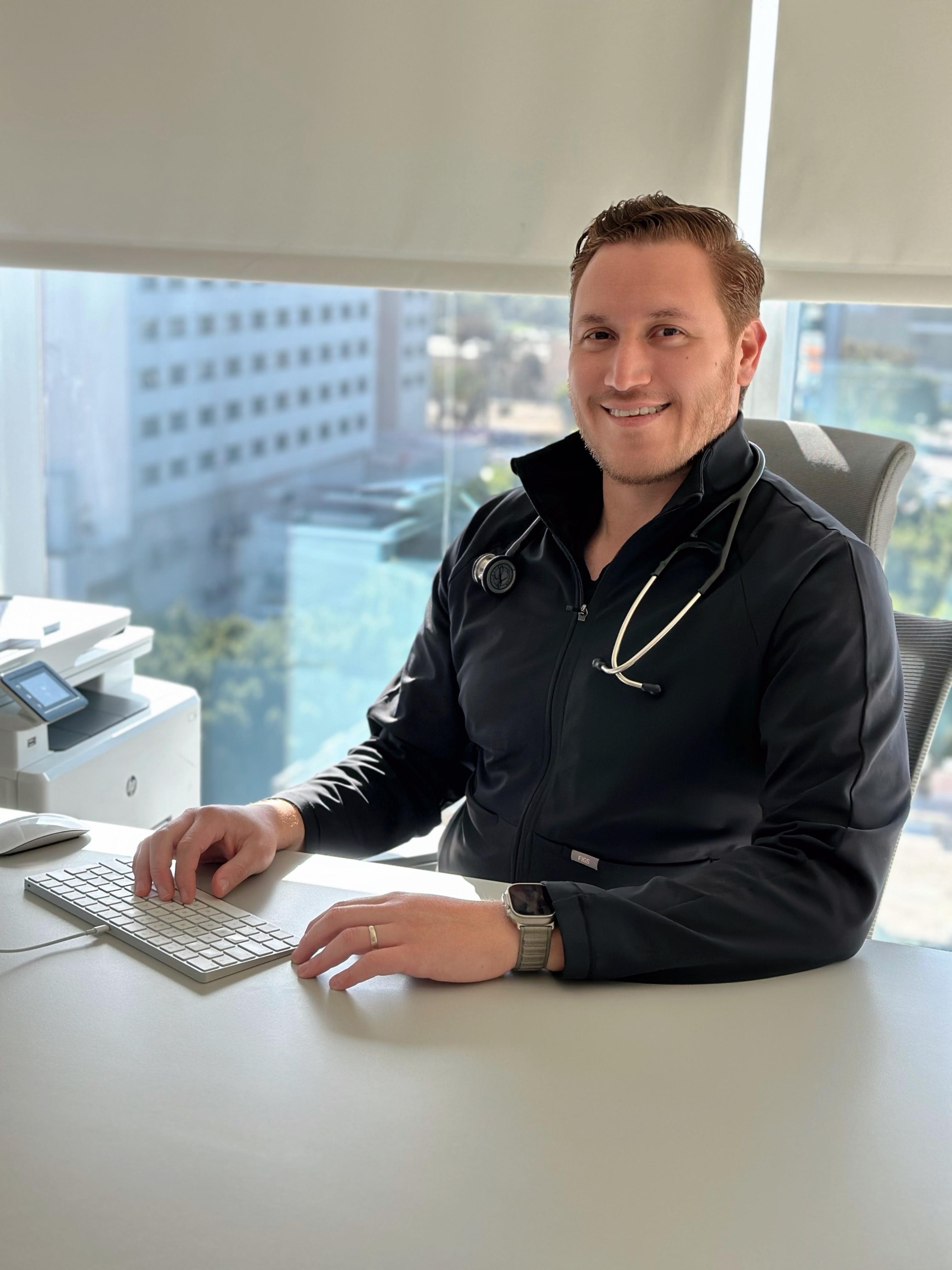 Dr. Jacobo Ochoa Saaid